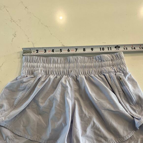 Lululemon Tracker Shorts in Serene Blue Size 6 - Picture 7 of 8